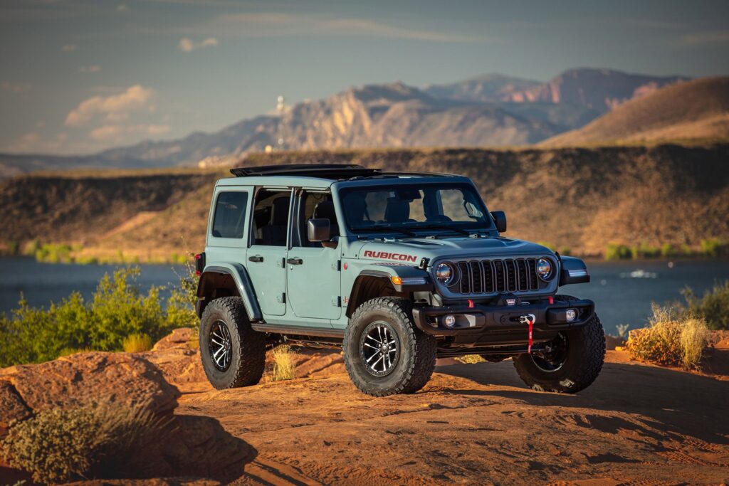 Jeep Wrangler climbing rocks with Rock-Trac 4x4 system
