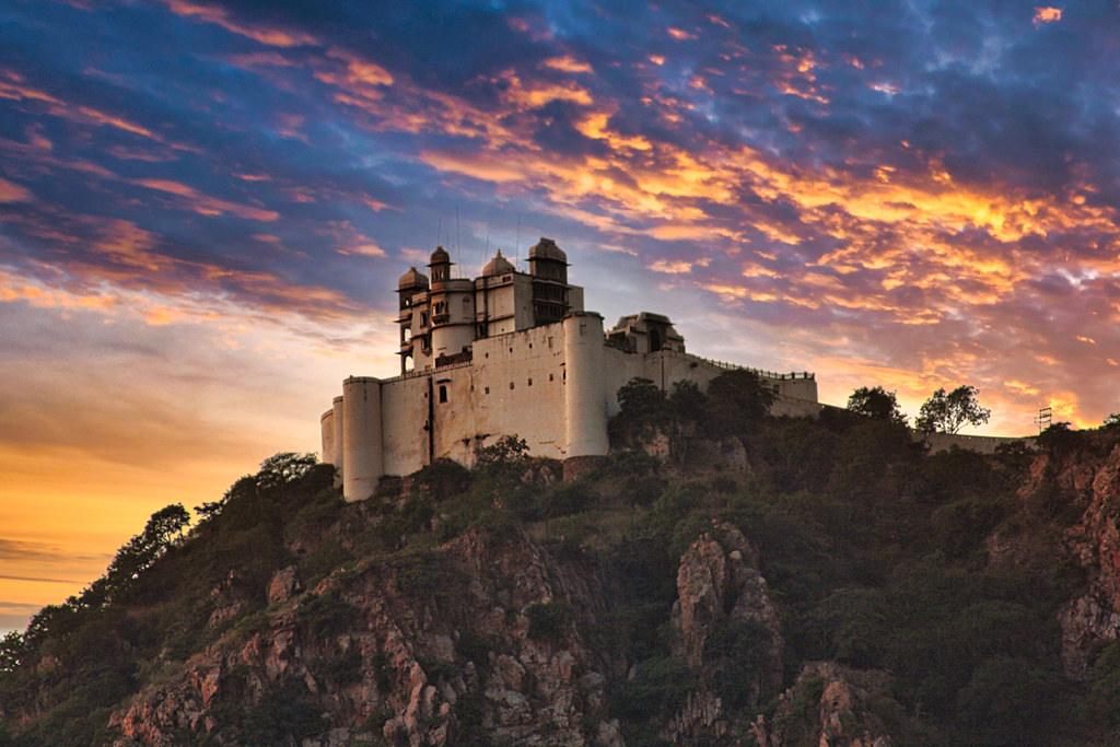 sajjangarh fort udaipur
