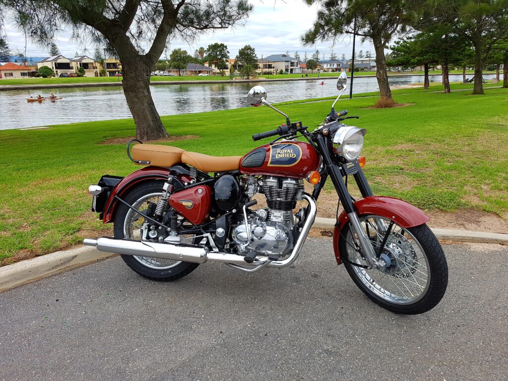 "Royal Enfield Classic 350 Redditch: स्टाइलिश लुक, 349cc इंजन और ₹1.97 लाख की कीमत में दमदार भरोसा"