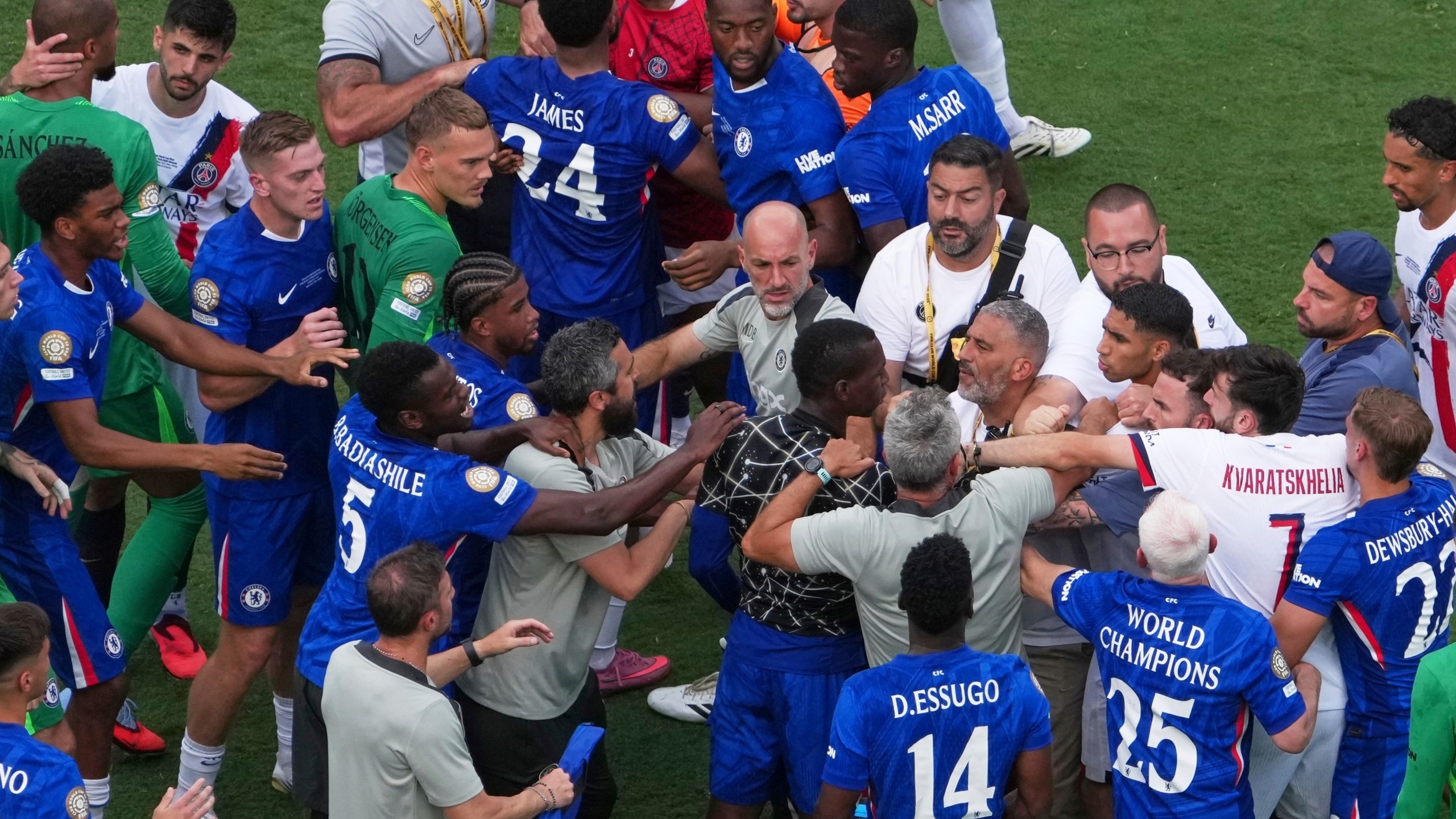 fight between chealse and psg players