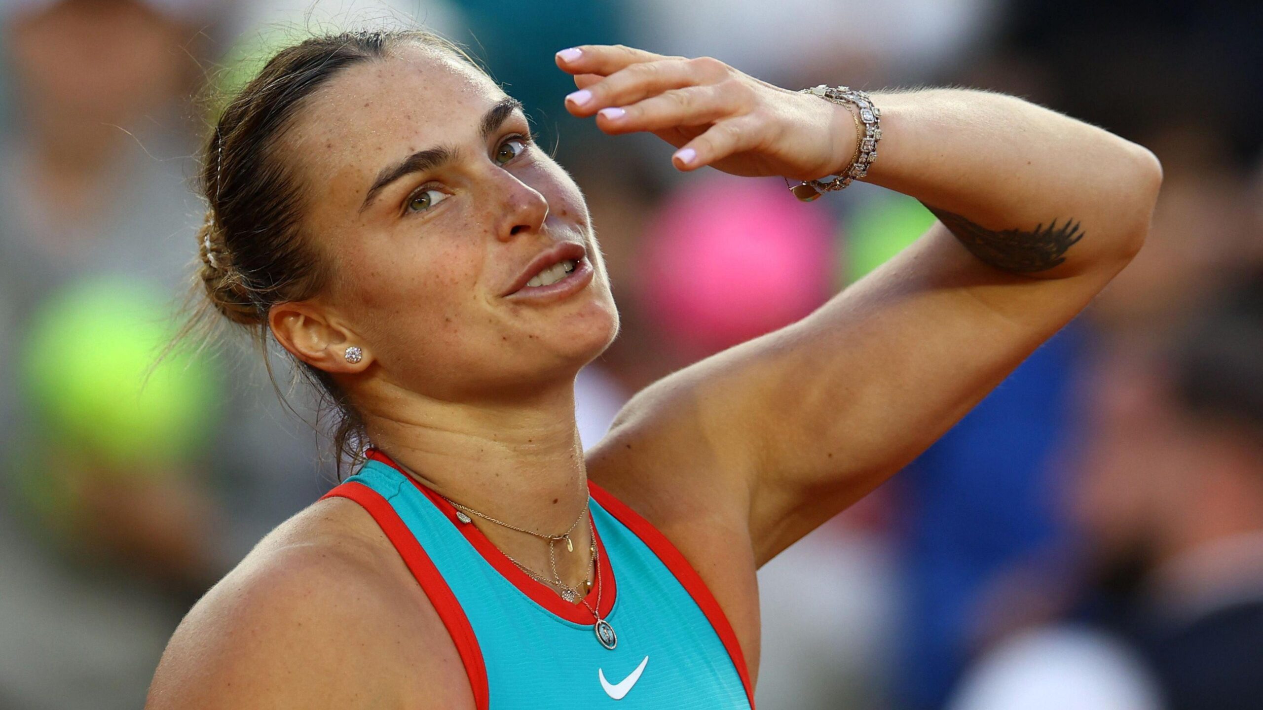 Aryna Sabalenka की Viral Topless Photo ने मचाया तूफान: हार, हिम्मत और हॉटनेस की कहानी