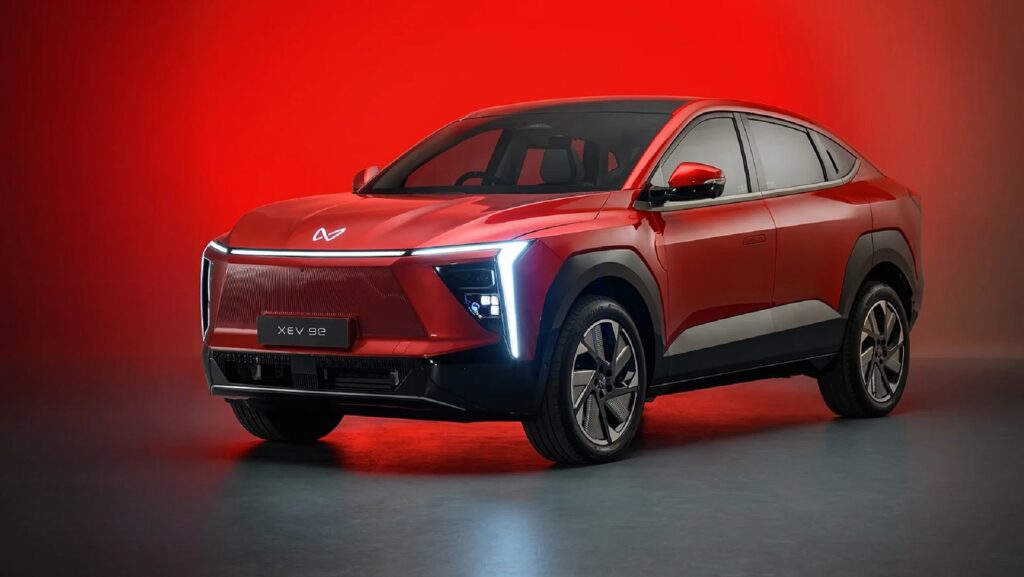 "महिंद्रा XEV 9e & BE 6 लॉन्च: 656km रेंज, 43 इंच स्क्रीन, ₹30.5 लाख कीमत – पूरी जानकारी!"
