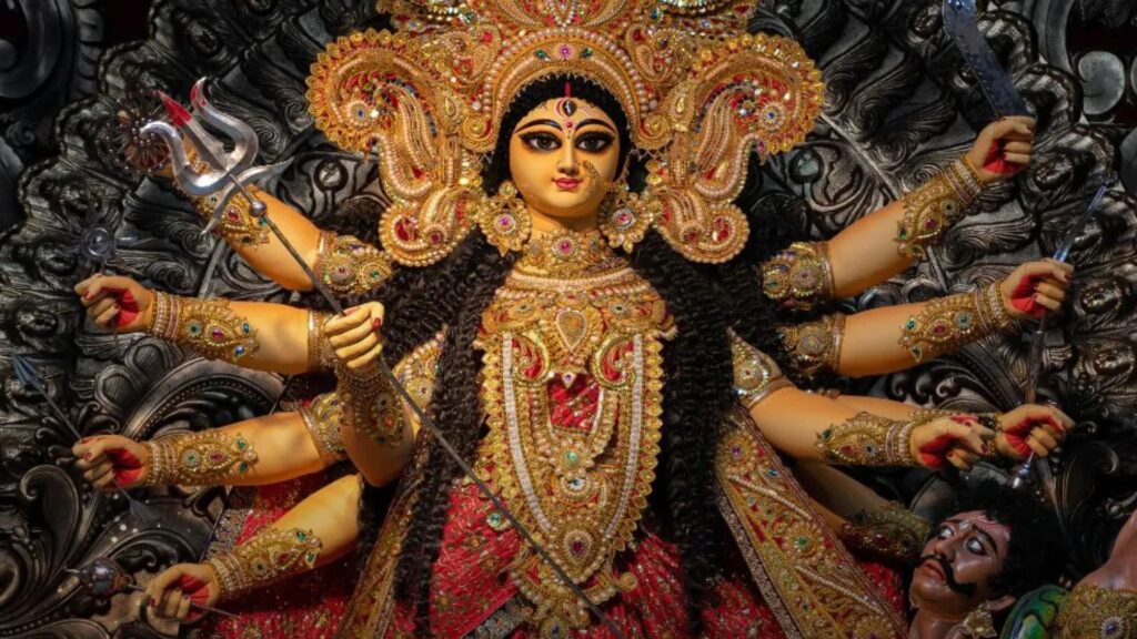 शारदीय नवरात्रि 2025: माँ दुर्गा की कृपा पाने के 4 अचूक उपाय