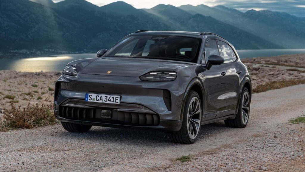 Porsche Cayenne Electric भारत में लॉन्च: 642 km रेंज, 0-100 km/h 2.5 सेकंड; कीमत शुरू ₹1.76 करोड़
