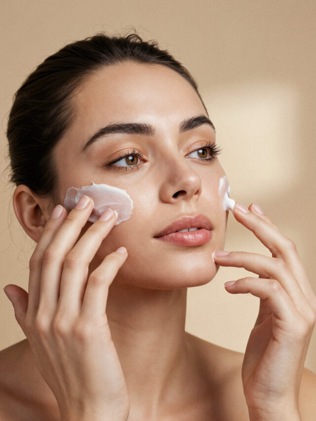 Winter Skin Care Tips: सर्दियों में रूखी और बेजान स्किन से कैसे बचें? डॉक्टर से जानिए आसान उपाय