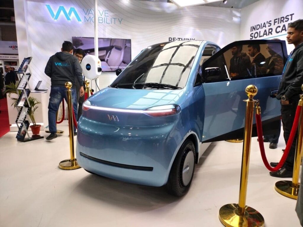 पेट्रोल-डीजल का झंझट खत्म! Eva Solar Electric Car सिर्फ ₹3.25 लाख में – सूरज की रोशनी से चलेगी ये धांसू गाड़ी